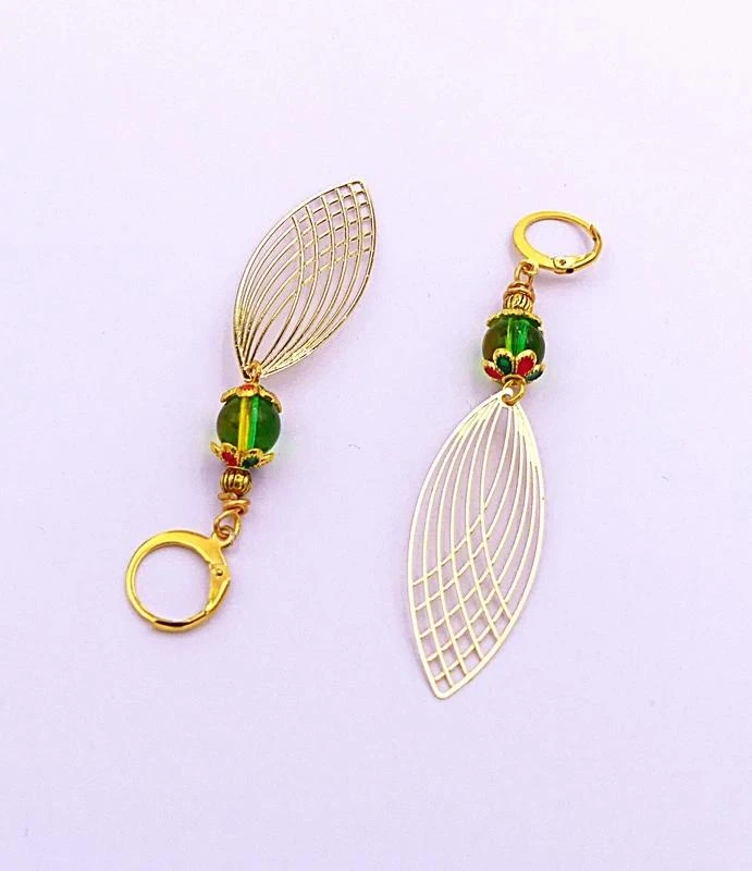 Pendientes de metal dorado con filigrana, perlas de vidrio, tapas esmaltadas – photo 2